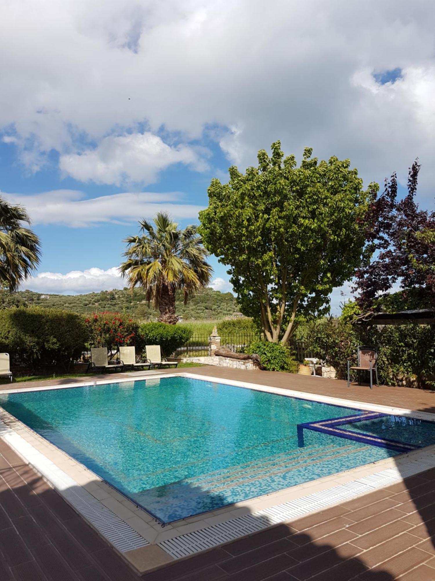 Castello Bellos Villas & Apartments Keri Eksteriør bilde