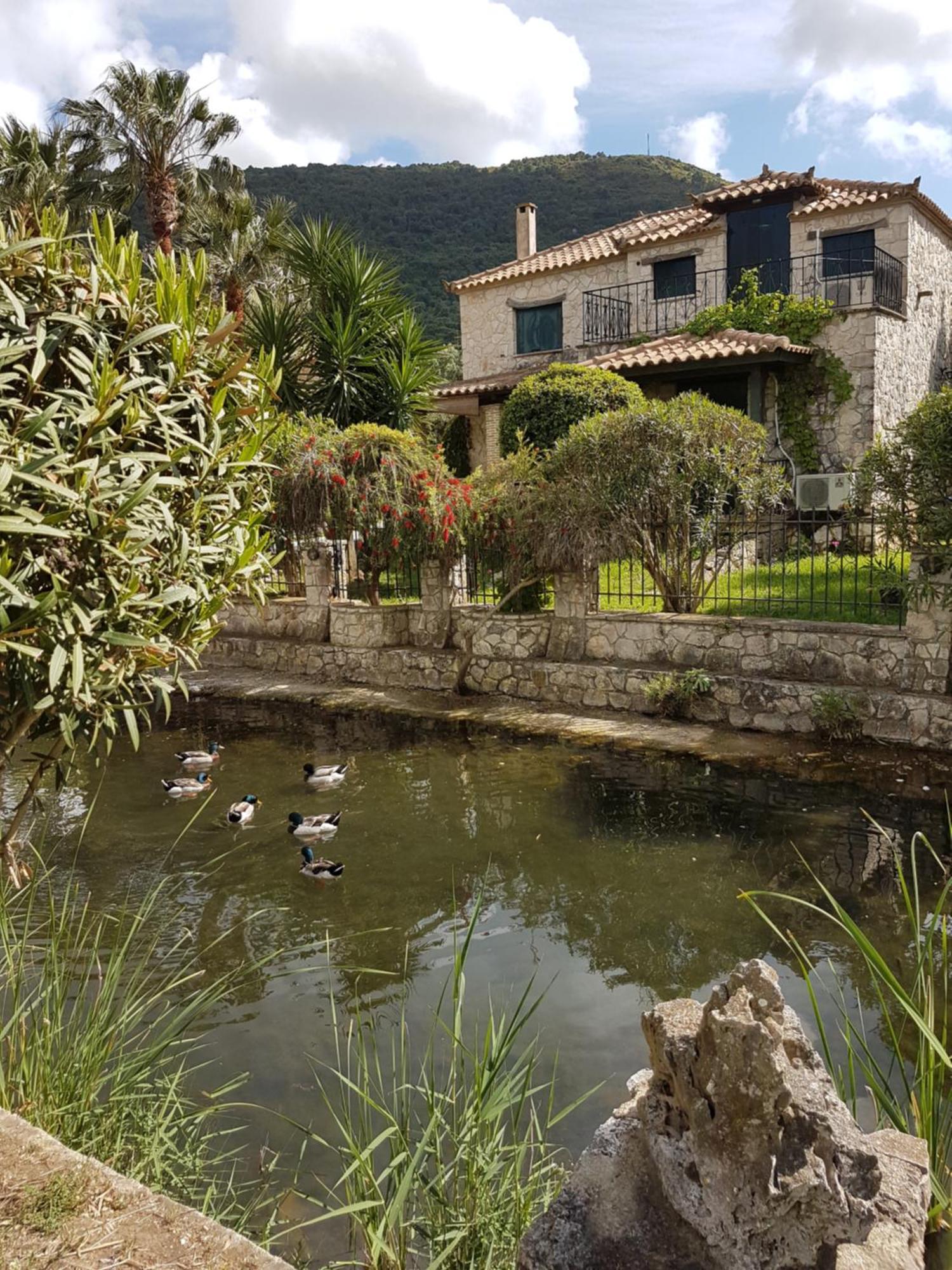 Castello Bellos Villas & Apartments Keri Eksteriør bilde