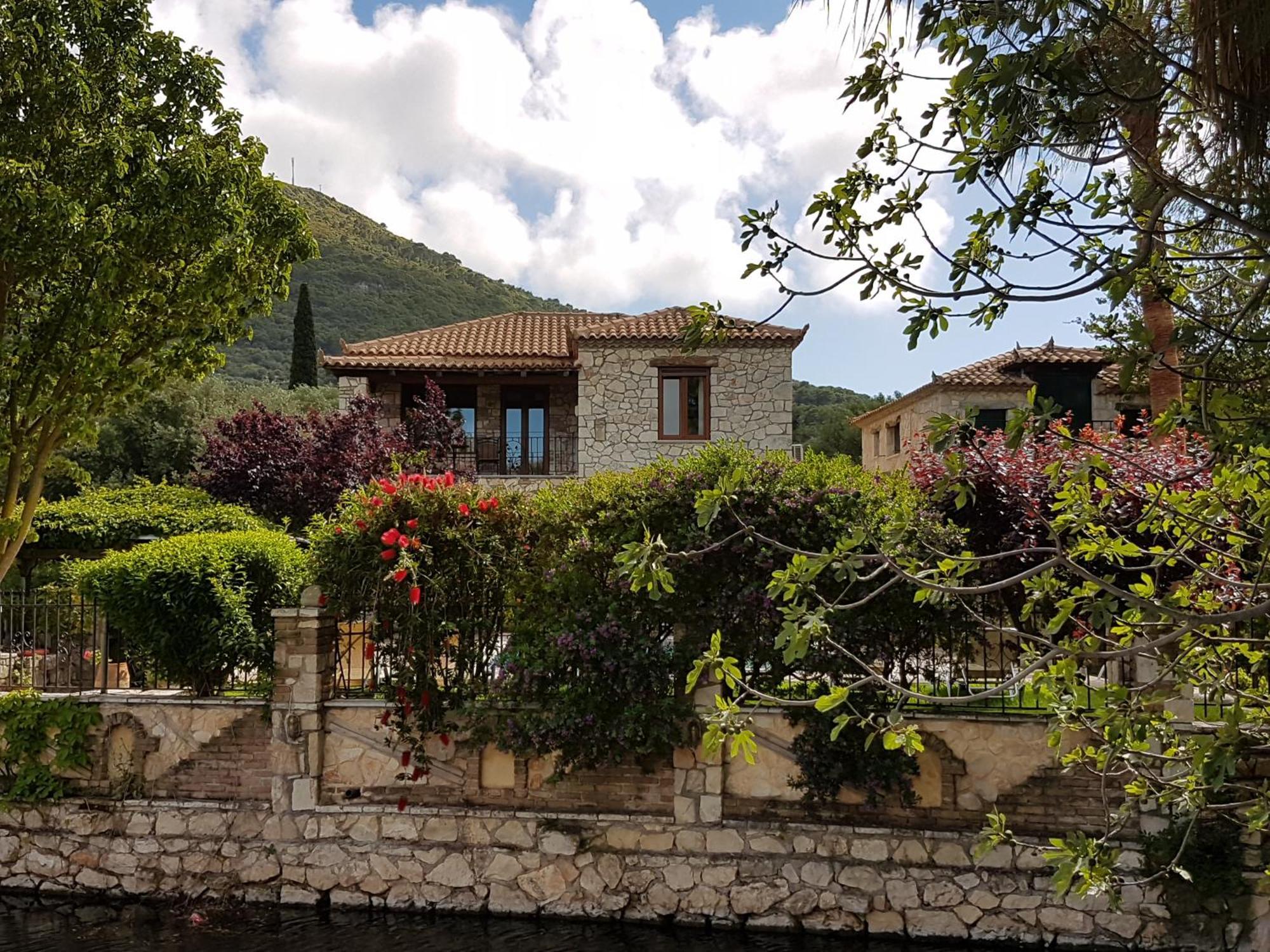Castello Bellos Villas & Apartments Keri Eksteriør bilde
