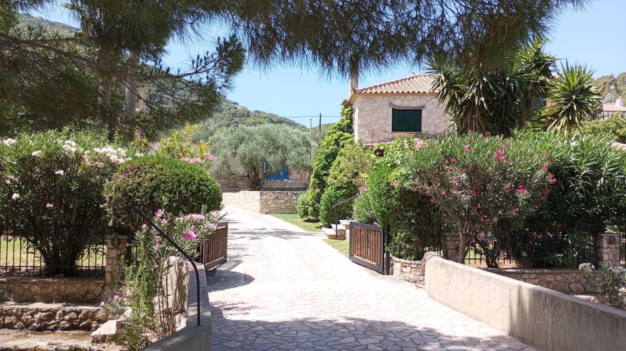 Castello Bellos Villas & Apartments Keri Eksteriør bilde