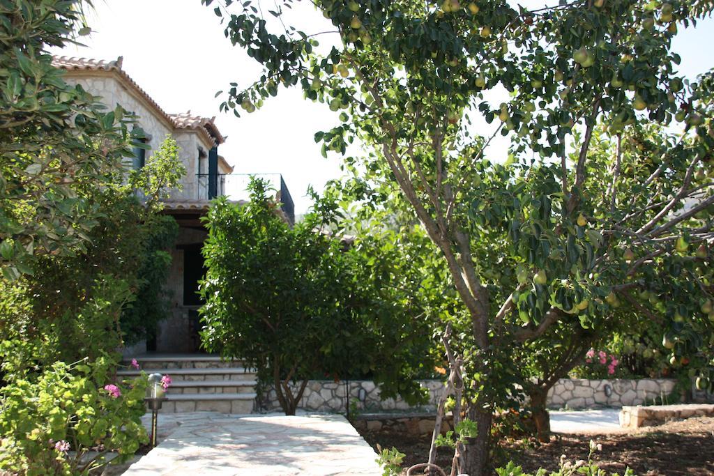 Castello Bellos Villas & Apartments Keri Eksteriør bilde