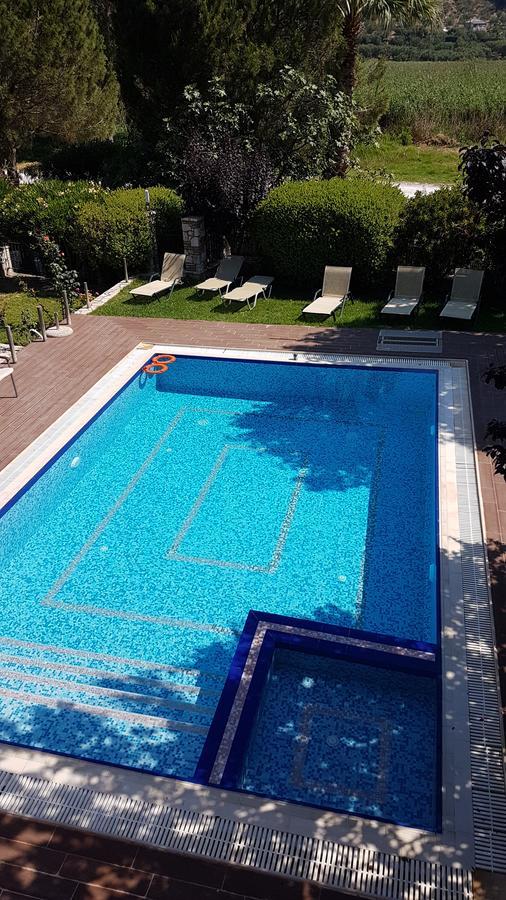 Castello Bellos Villas & Apartments Keri Eksteriør bilde